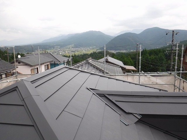 恵那市で経年劣化が進行したカラーベスト屋根を屋根カバー工法、屋根カバー工事が推奨される屋根の状態とは？
